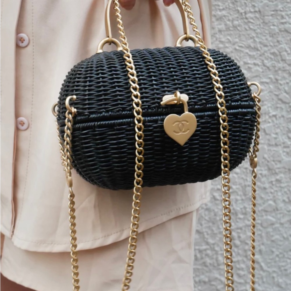 CHANEL RARE BAG - Picture 1 of 6